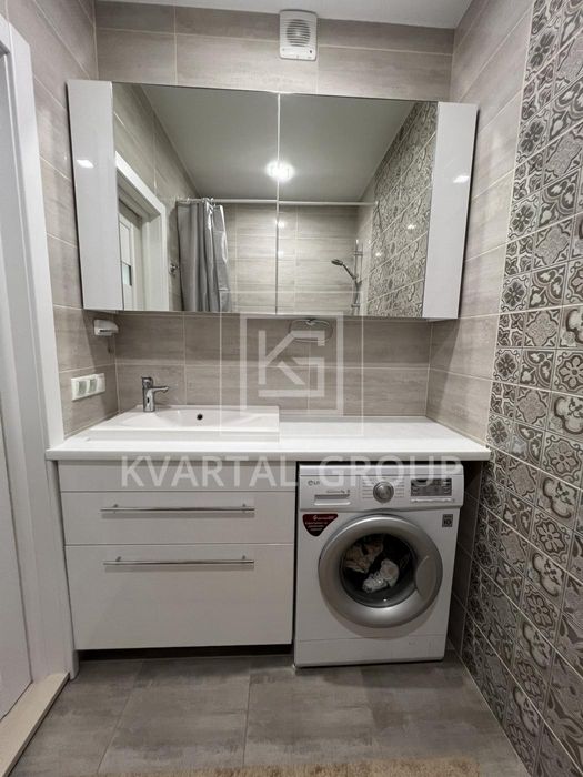 Класна 2 кімнатна квартира з новеньким ремонтом . БУЧА