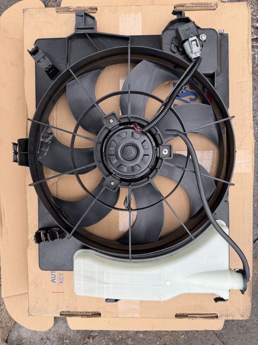 Вентилятор основной Hyundai accent , solaris, veloster