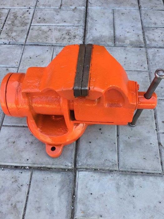 Продам тиски слюсарні