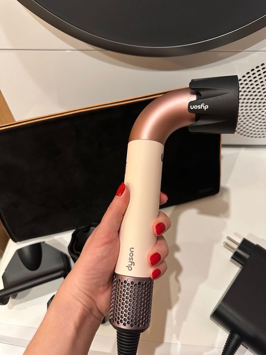 Suszarka do włosów Dyson Supersonic r™ Straight+Wavy