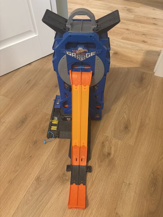 Mega garaż hot wheels