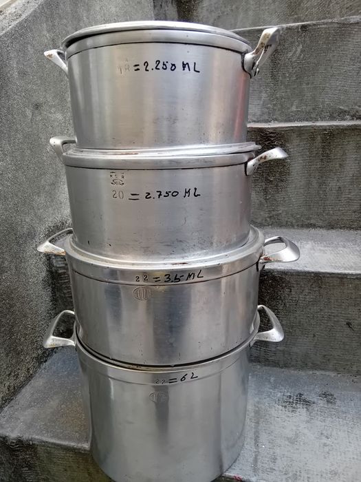 Tachos e panela em inox