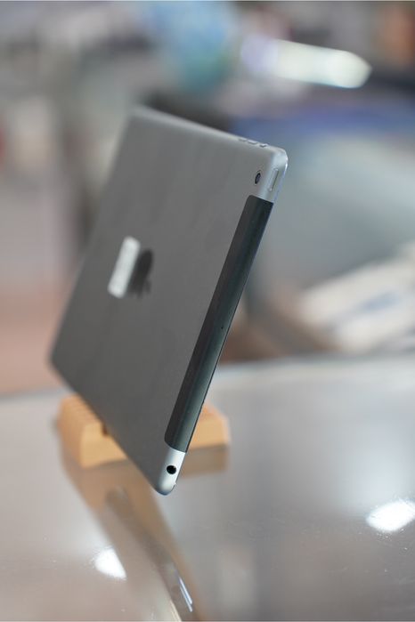 iPad Air 32GB Space LTE
