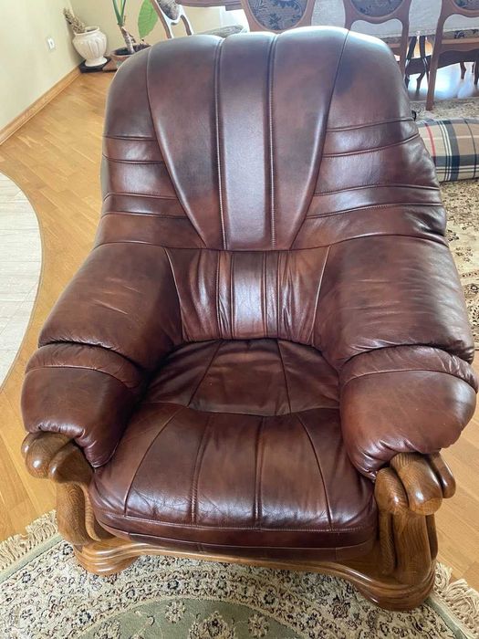 Шкіряні меблі -3 одиниці одно, дво і трьохмістні