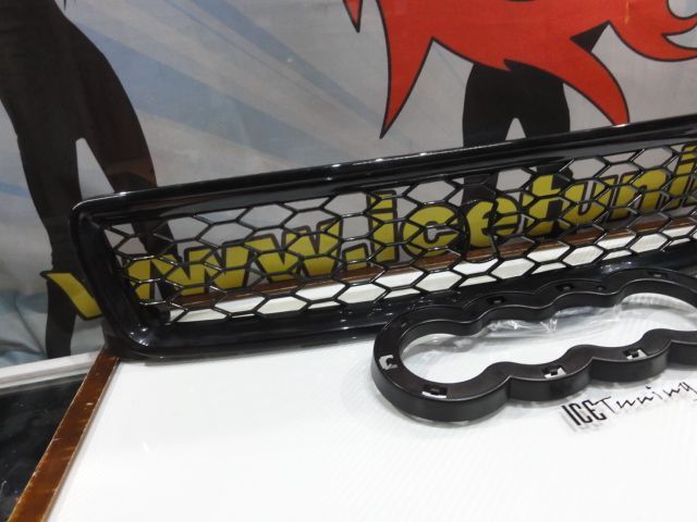 Grelha frontal em plástico Audi A4 B5 1995-2001 RS4 LOOK em preto brilhante