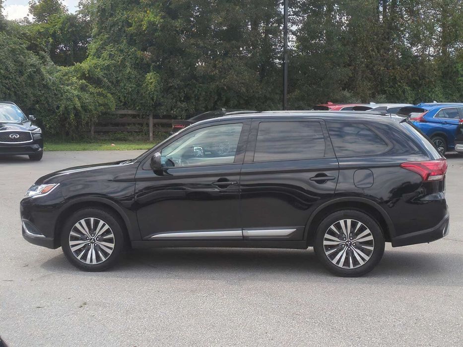Mitsubishi Outlander      2019