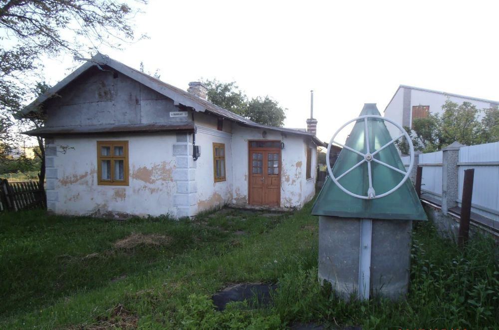 Продаж ділянки з будинком  в Мурованому