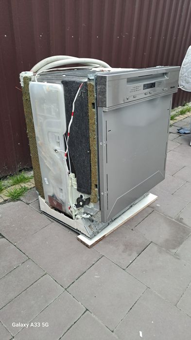 Посудомийна машинка Miele 60 на 80 розміри