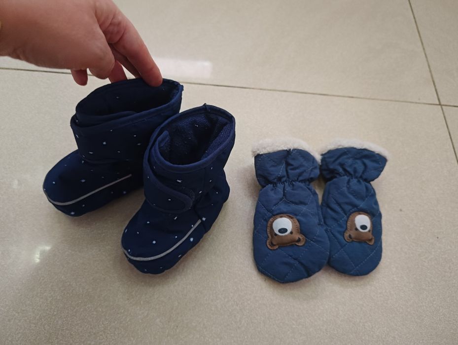 Ciepła czapka, rękawiczki i buciki 9-12m