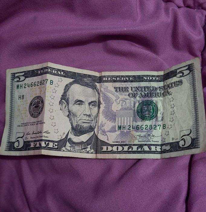 5 Dólares americanos