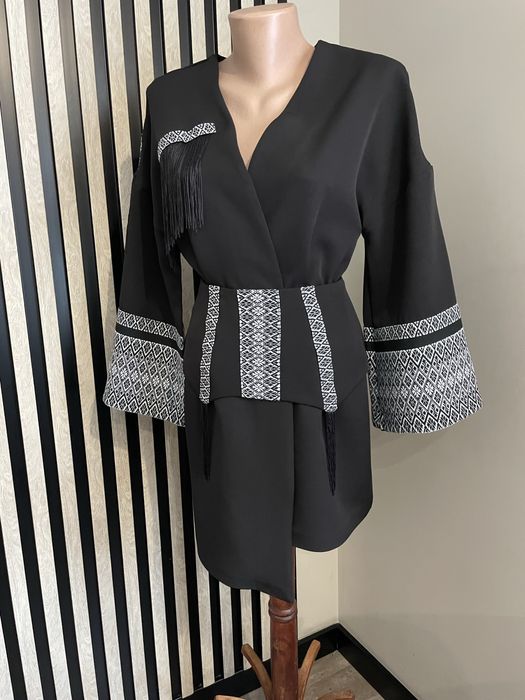 Сукня-кімоно з вишивкою