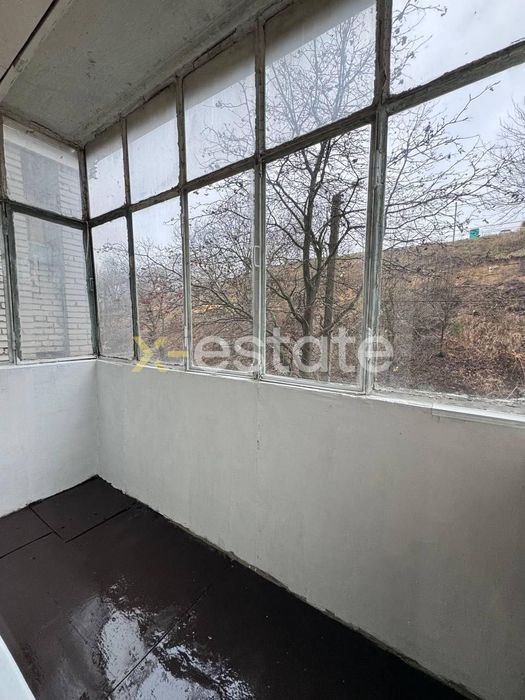 Продаж 4-кімнатної квартири в цегляній чешці в безпечному районі.