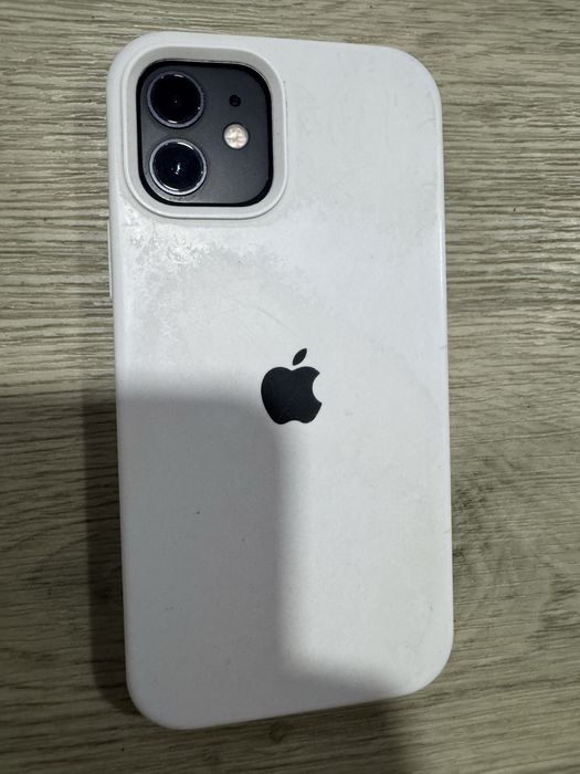 Продаю IPhone 12