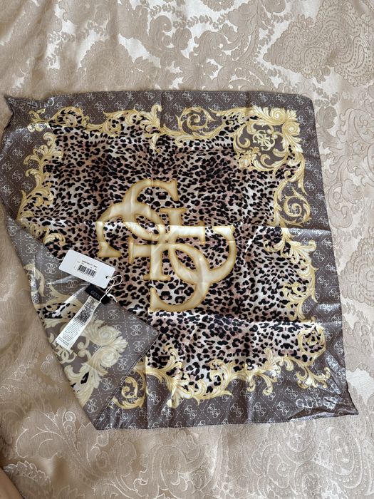 Guess Платки і шарфи