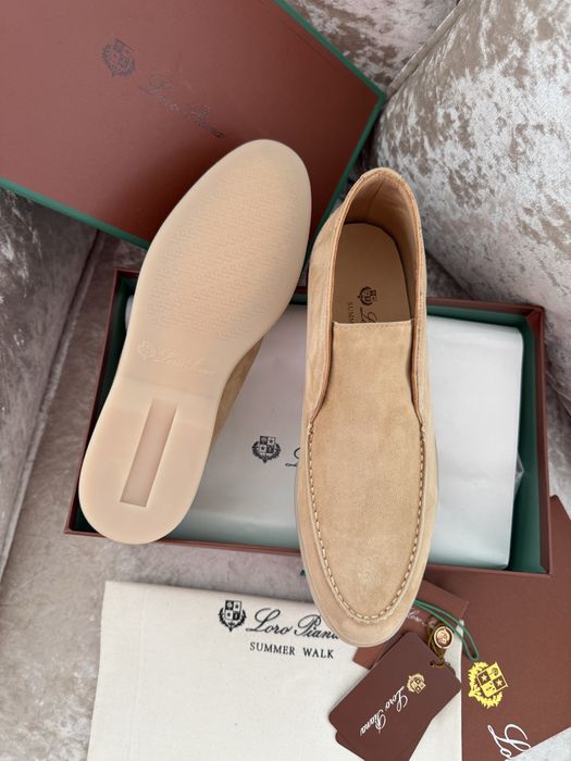 Замшеві жіночі високі лофери бежеві, сірі з кантом