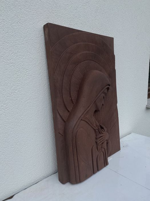 Płaskorzeźba sakralna motyw Maryi piaskowiec