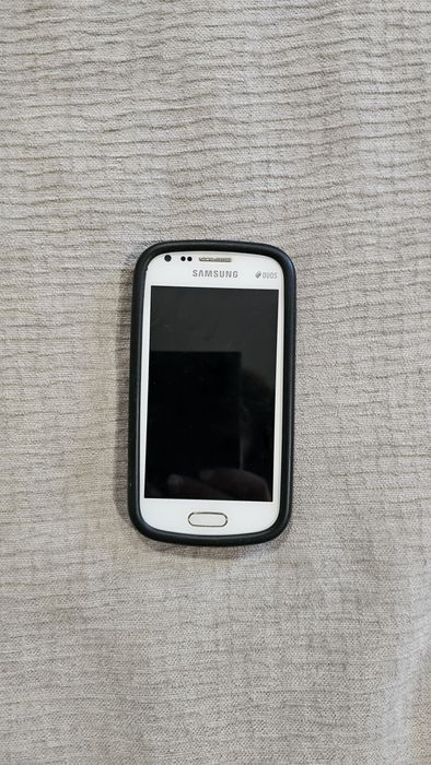 Telemóvel Samsung sem bateria, com capa