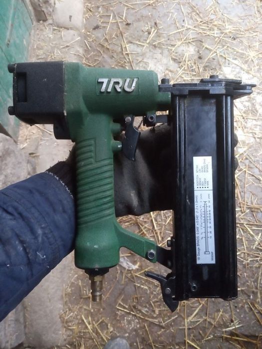 Пневмопістолет,обмін на зарядку для АКБ