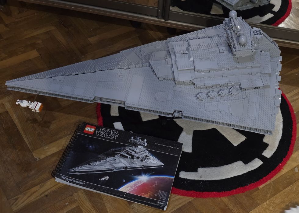 LEGO Star Wars 75252 UCS Imperial Star Destroyer