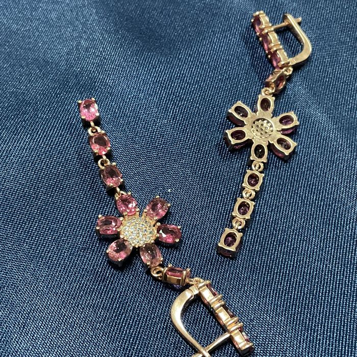 Brincos prata 925 com banho ouro medida de 6 cm