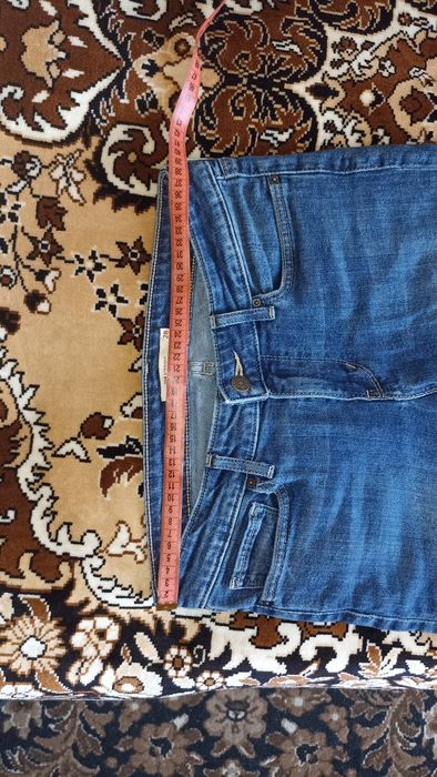 Продам джинси Levi's