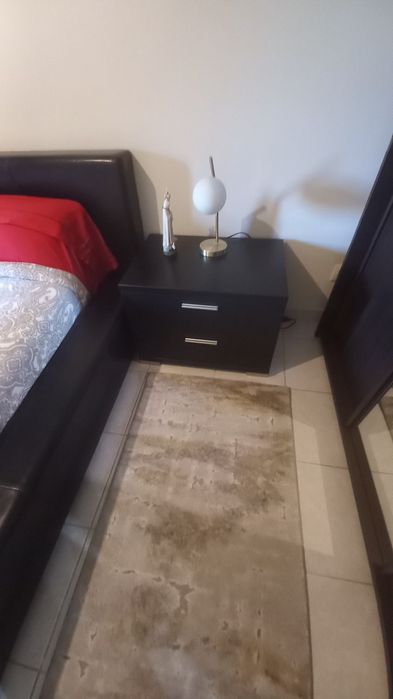 Cama de casal + cabeceiras e móvel