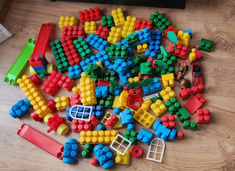 Klocki duże + samochodziki