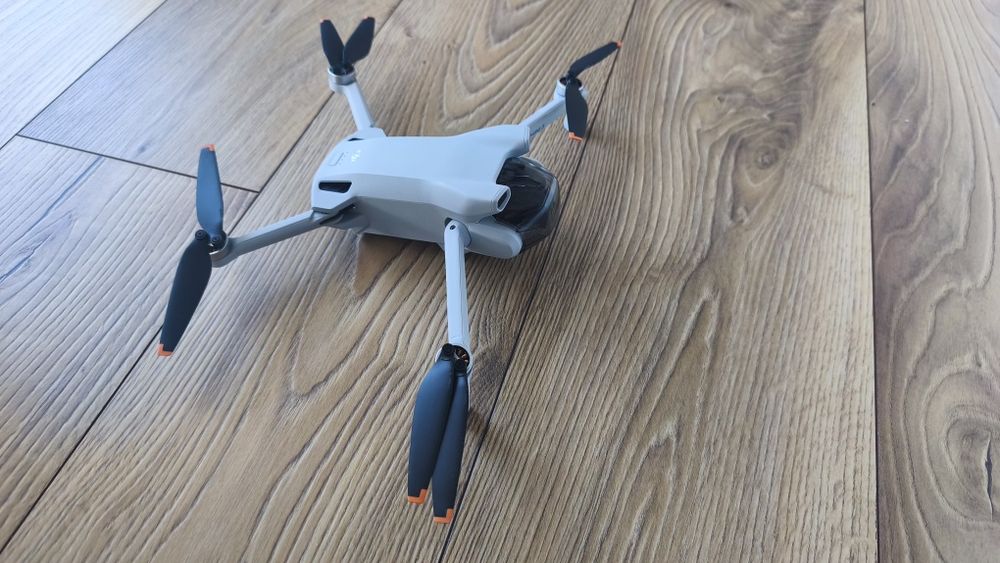 Dron dji mini 3 - super stan