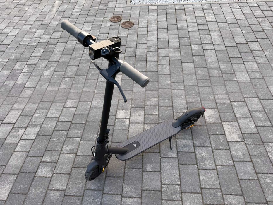 Hulajnoga elektryczna Xiaomi Mi Electric Essential 250W