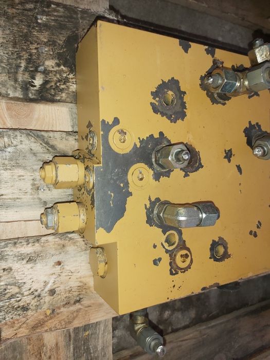Rozdzielacz hydrauliczny ładowarka Cat 962 - części