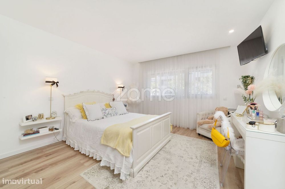 Apartamento T3 Semi-novo || Garagem || Elevador || S.Romão, Leiria — Leiria, Pousos, Barreira E Cortes, Leiria