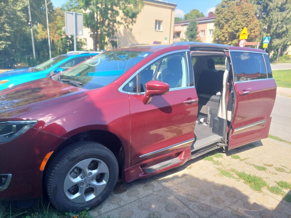 Chrysler Pacifica do przewozu osób niepełnosprawnych