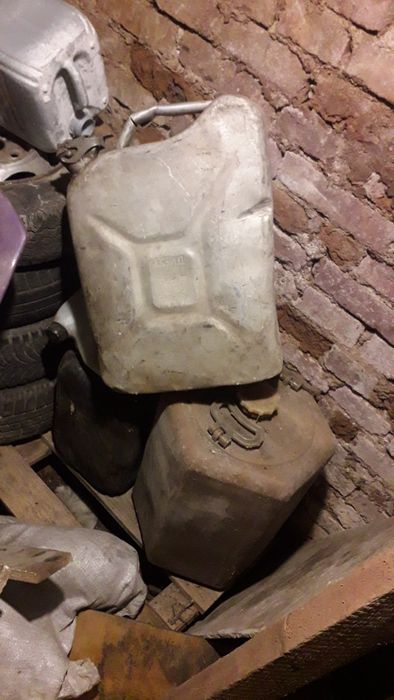 Продам канистры договорная