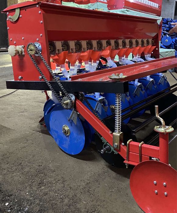 Зернова Сівалка (з бункером з нержавійки) Заря ДТЗ