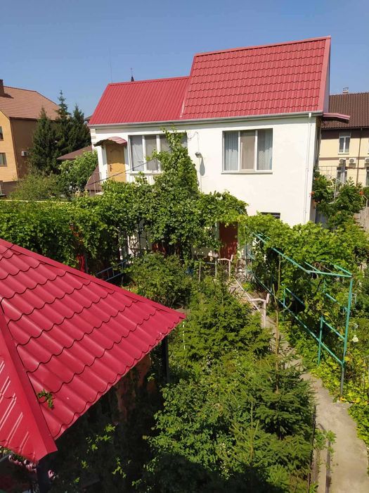 Продам дом 190 м², участок 10 соток + 2 гостевых дома