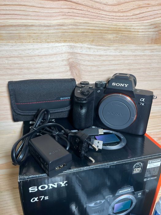 Sony ILCE-7M3 - Sony Alpha 7 III + acessórios adicionais