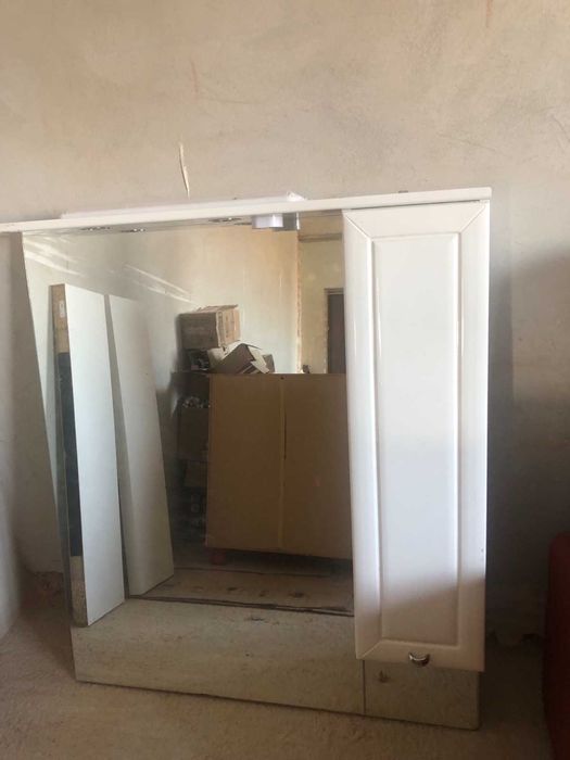 Дзеркало з шафкою б/у в ванну