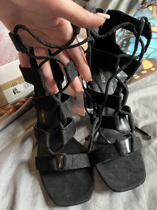 Sandalki wiazane
