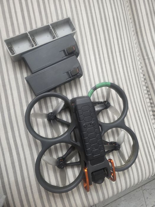 Dji avata 2  baterie i hub