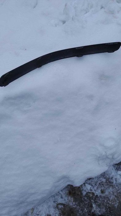 Молдінги переднього бампера Toyota avensis T25  правий і лівий