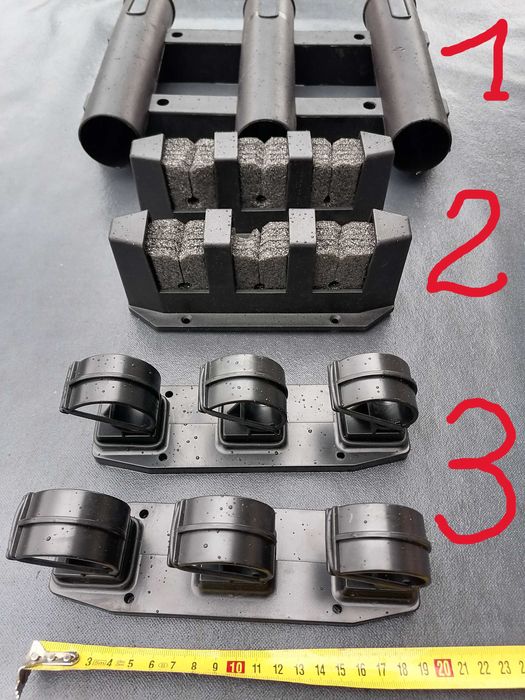 Uchwyty do mocowania wędek na łodzi czy ścianie.