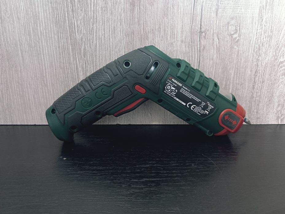 Акумуляторна викрутка PARKSIDE 4V Rapidfire 2.2 зі змінними насадками