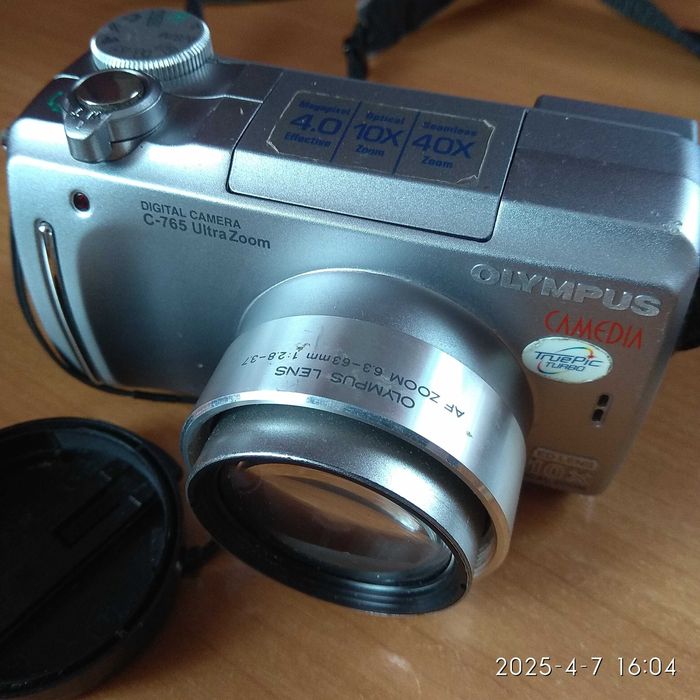 Фотоапарат Olympus C-765 Ultra Zoom.