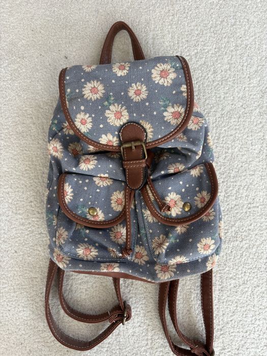 mochila azul flores
