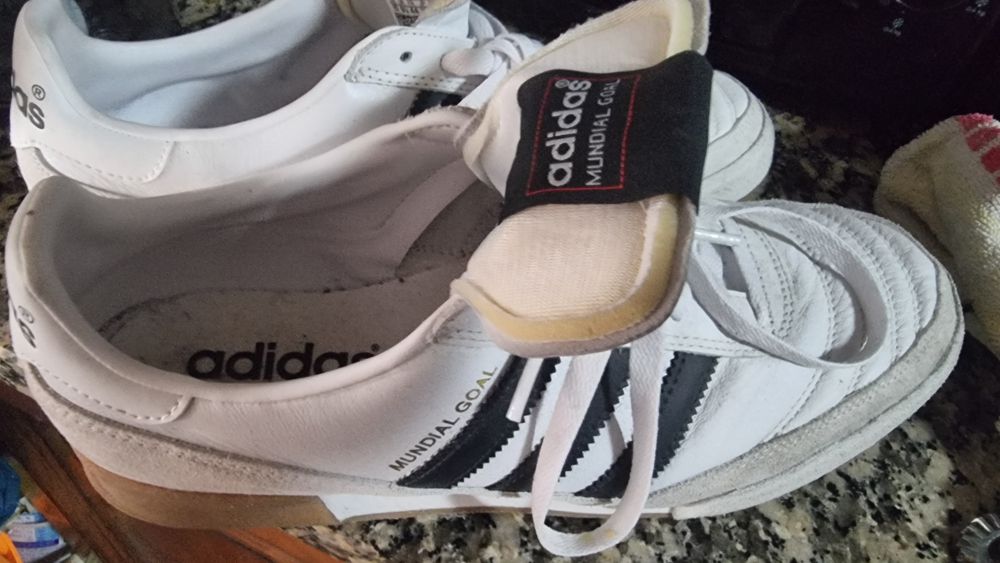 Sapatilhas  da adidas material  novo sem uso motivo da venda tenho out