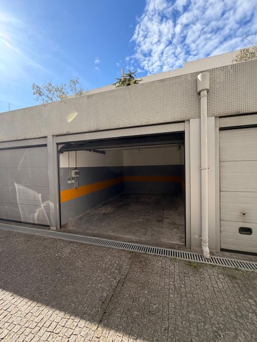 Vendo Garagem Fechada no centro do Porto