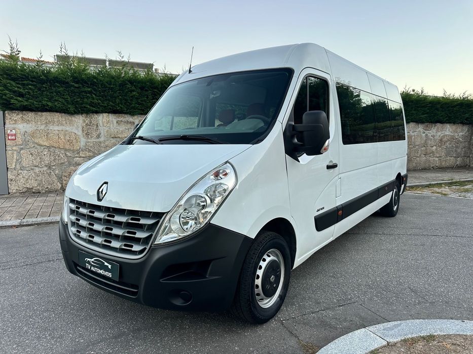 Renault Master 17-Seater