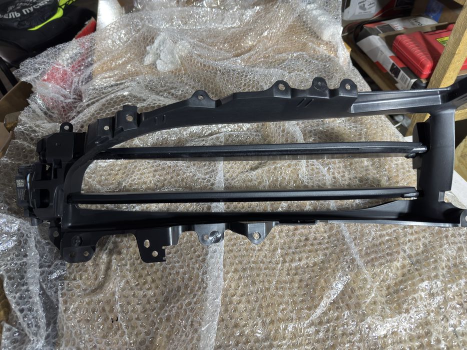 Porsche taycan жулюзі впуск повітря 9j1121754dok1