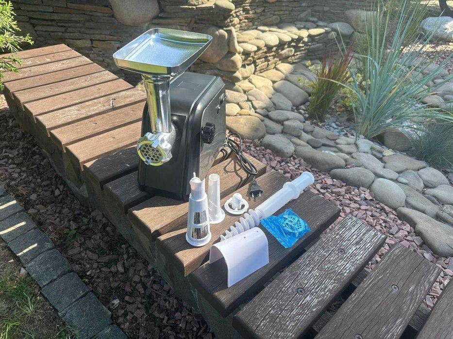 Электромясорубка  3️⃣0️⃣0️⃣0️⃣W + насадка для колбас + соковыжималка‼️