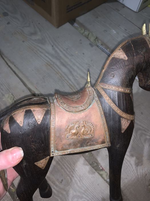 Продам статуэтка лошади марвари, украшенная металлическими вставками